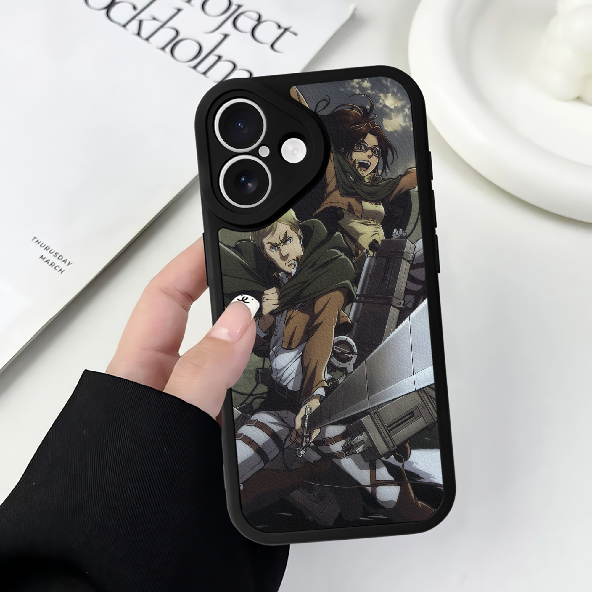 （画像用） 進撃の巨人 Attack on Titan 【iPhone 16シリーズ対応】シリコンスマホケース（レザー調） 材質：シリコン